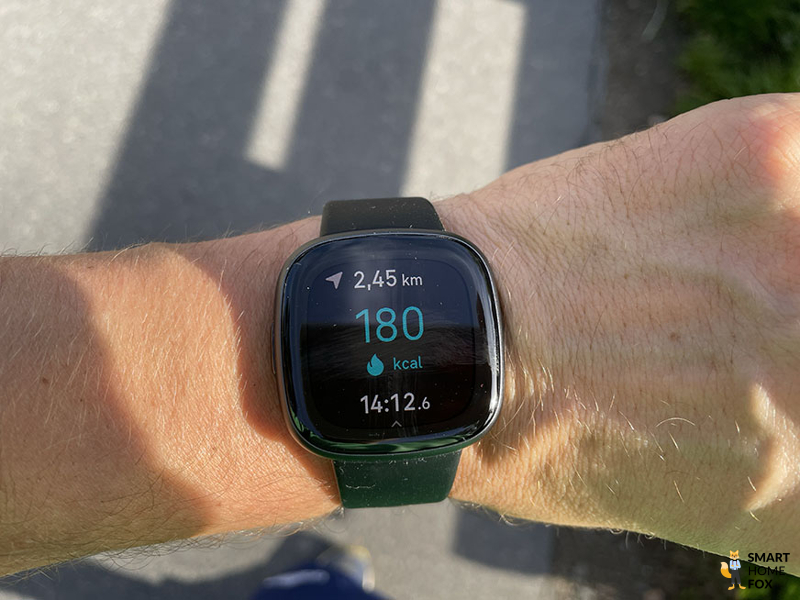 Вы можете увидеть спортивные функции на Fitbit Versa 4.